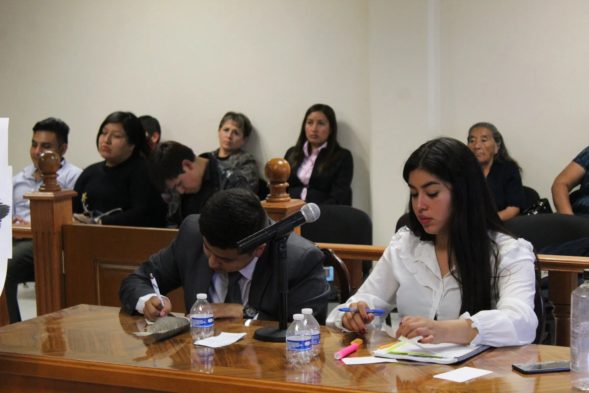 Estudiante realizando trámite académico